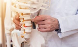 درمان انحراف ستون فقرات با فیزیوتراپی