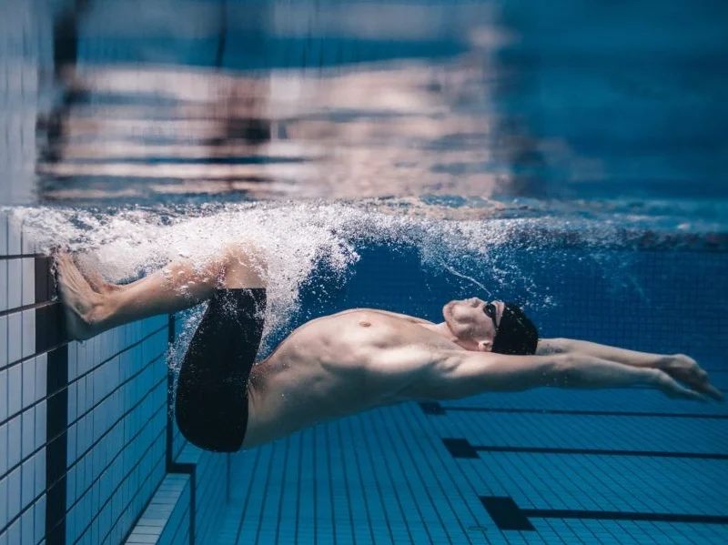 آرتروز زانو و شنا